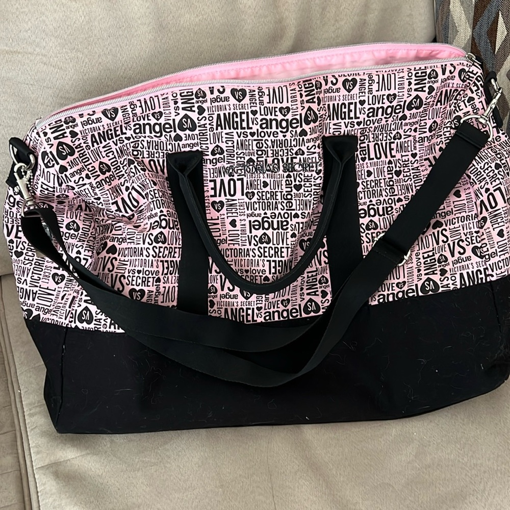 VICTORIA SECRETS | Logo duffel overnight bag